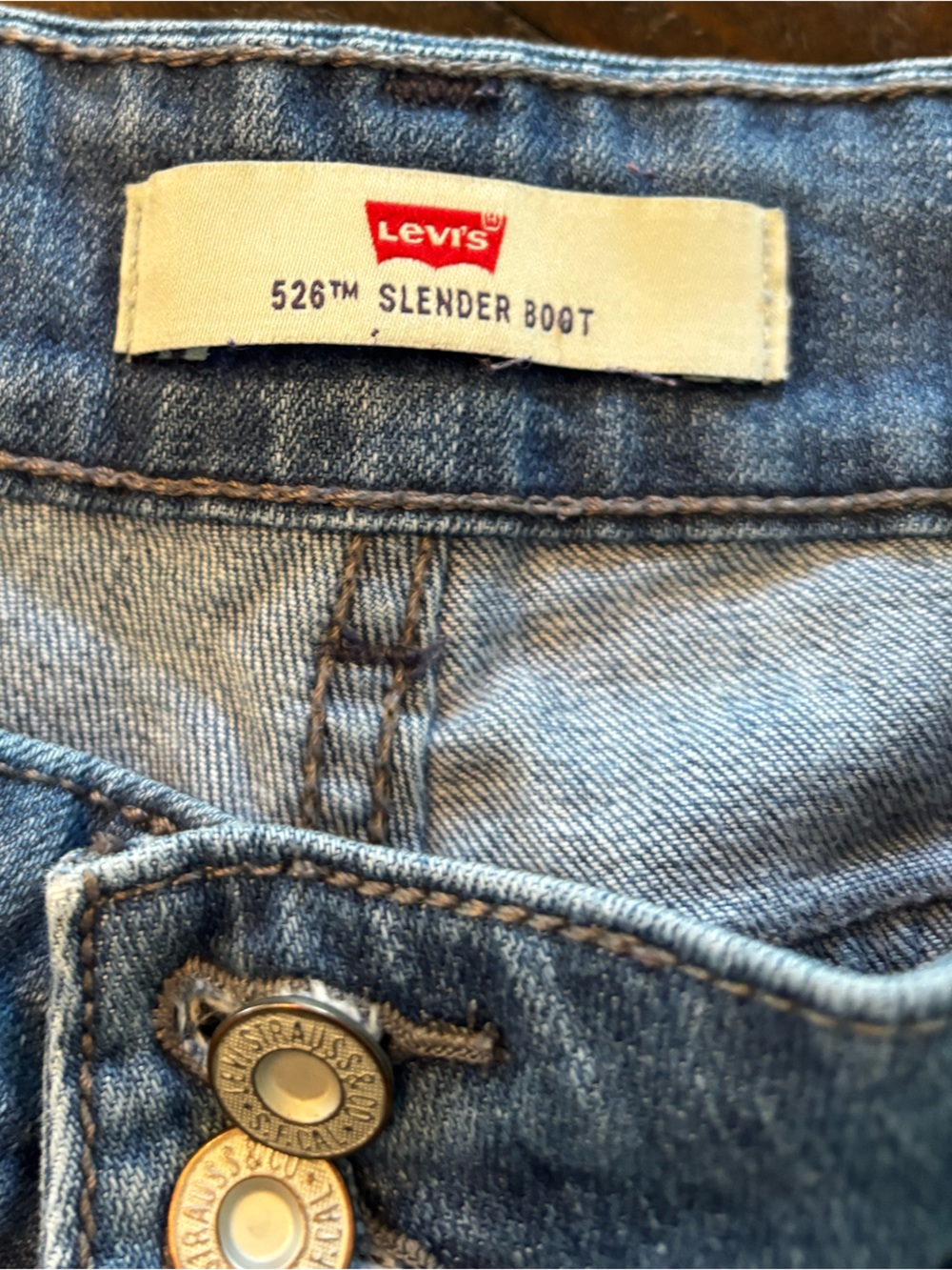 Levi's 526 Slender Boot Cut Stretch Jeans Medium Wash Denim EUC✨